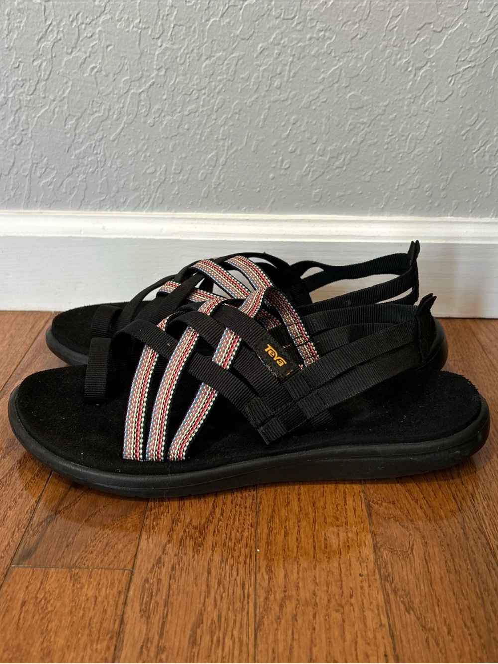 Teva Voya Strappy Sandals Women’s Shoes Size 10 Black